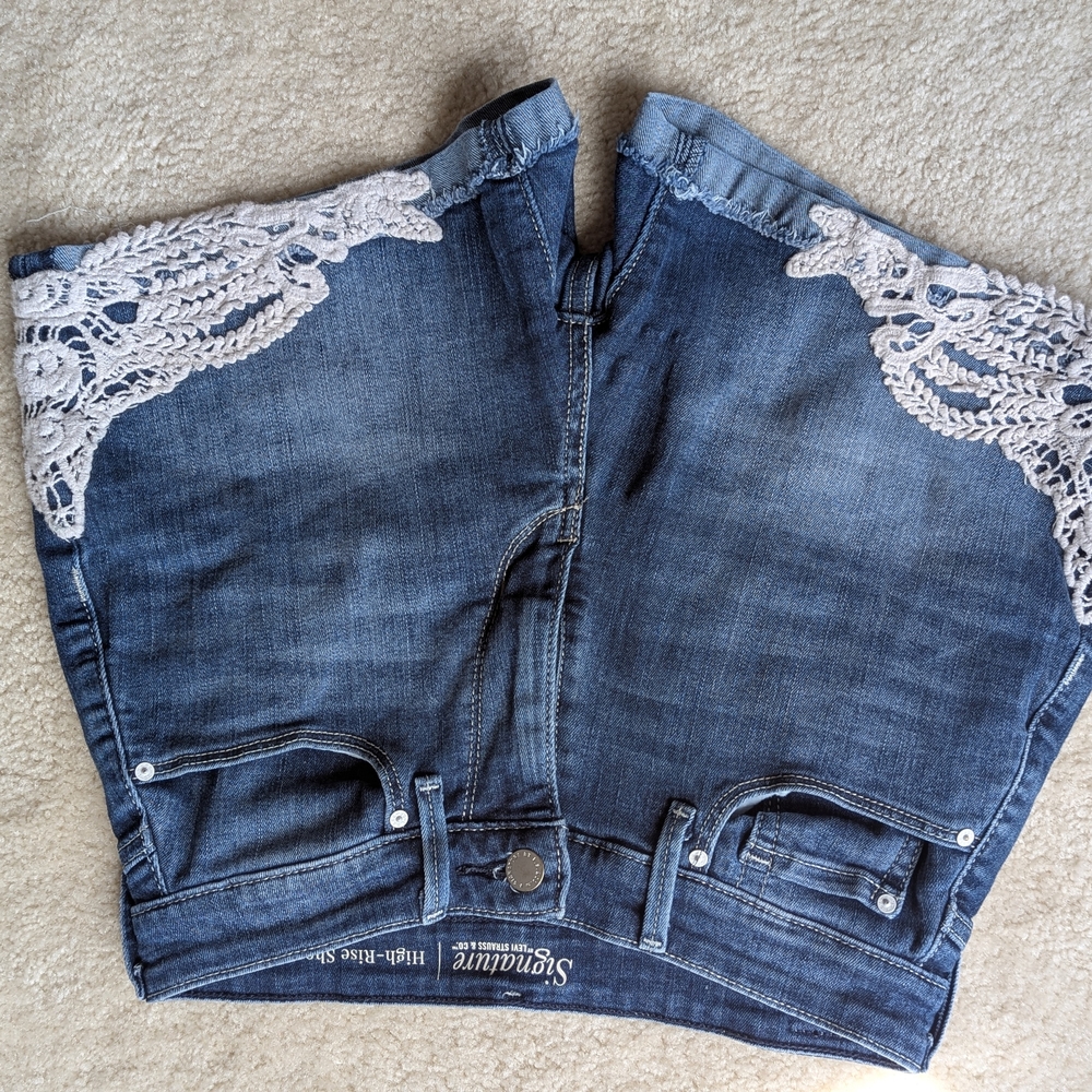 Size 4 W27 Levi Strauss signature high rise denim jean shorts lace side Bridal